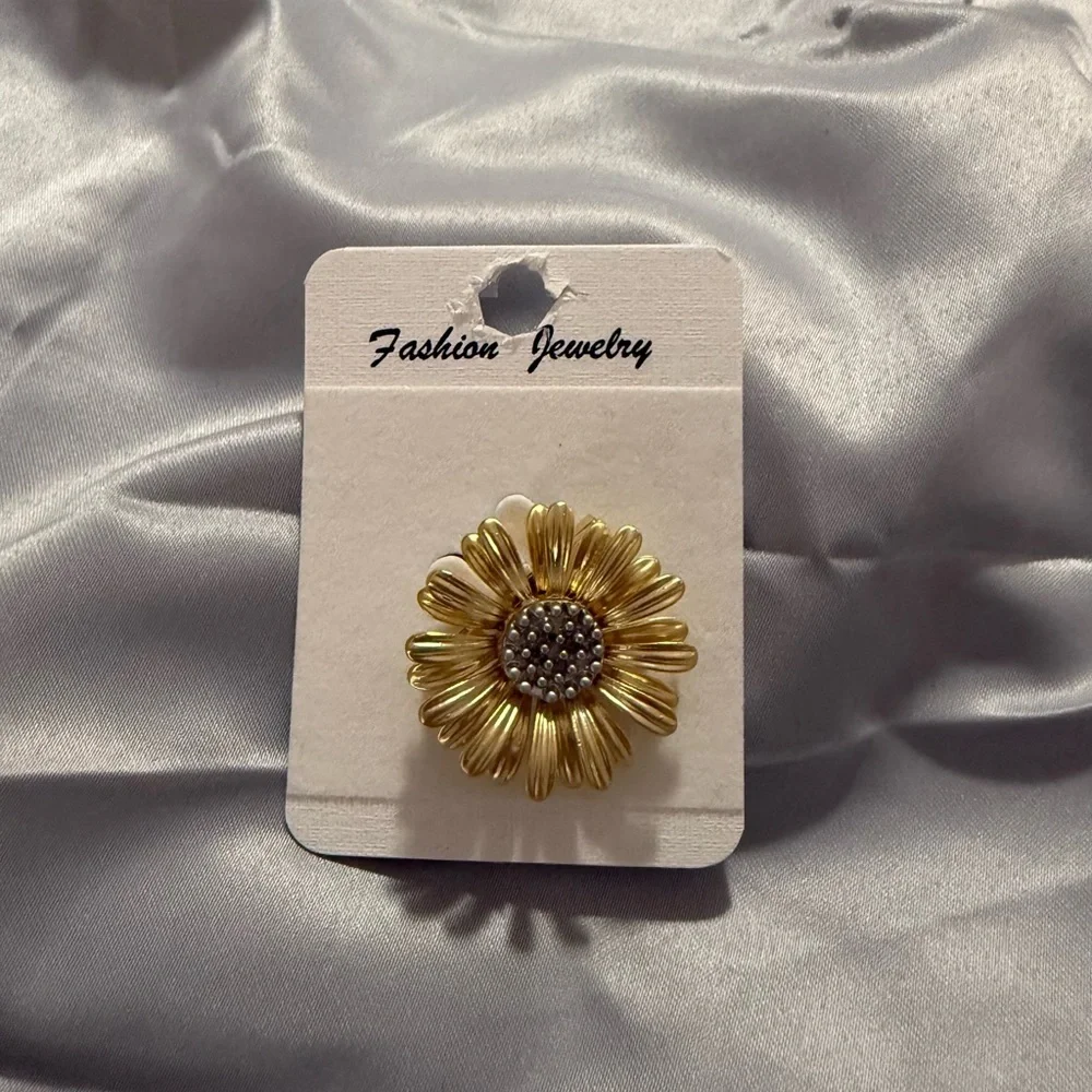 Gold Tone Sunflower Brooch Floral Pin